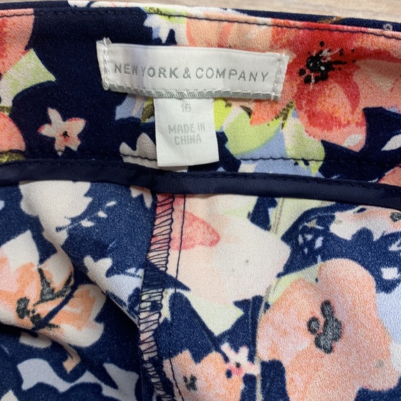 NWOT New York & Company Floral Shorts - Picture 9 of 11
